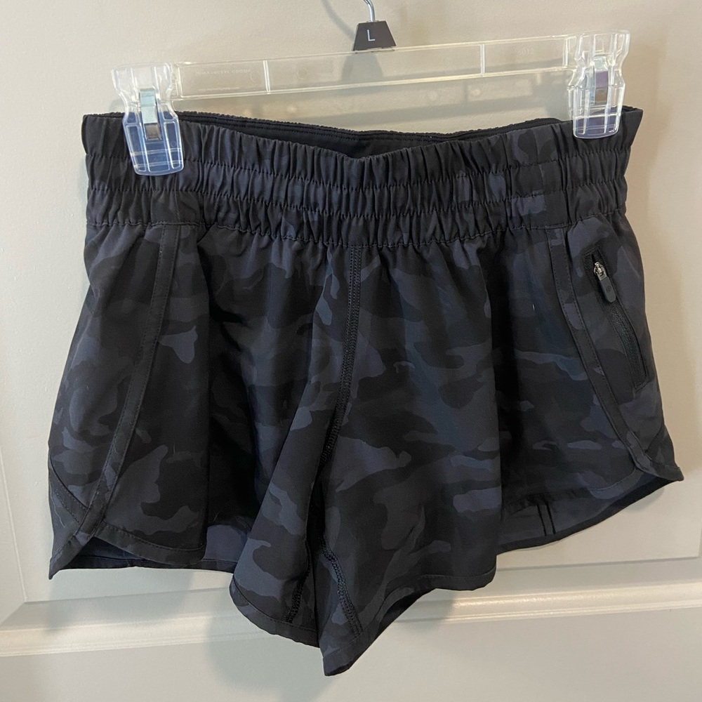 Lululemon Tracker Shorts Incognito Camo (Black) Size 8 EUC